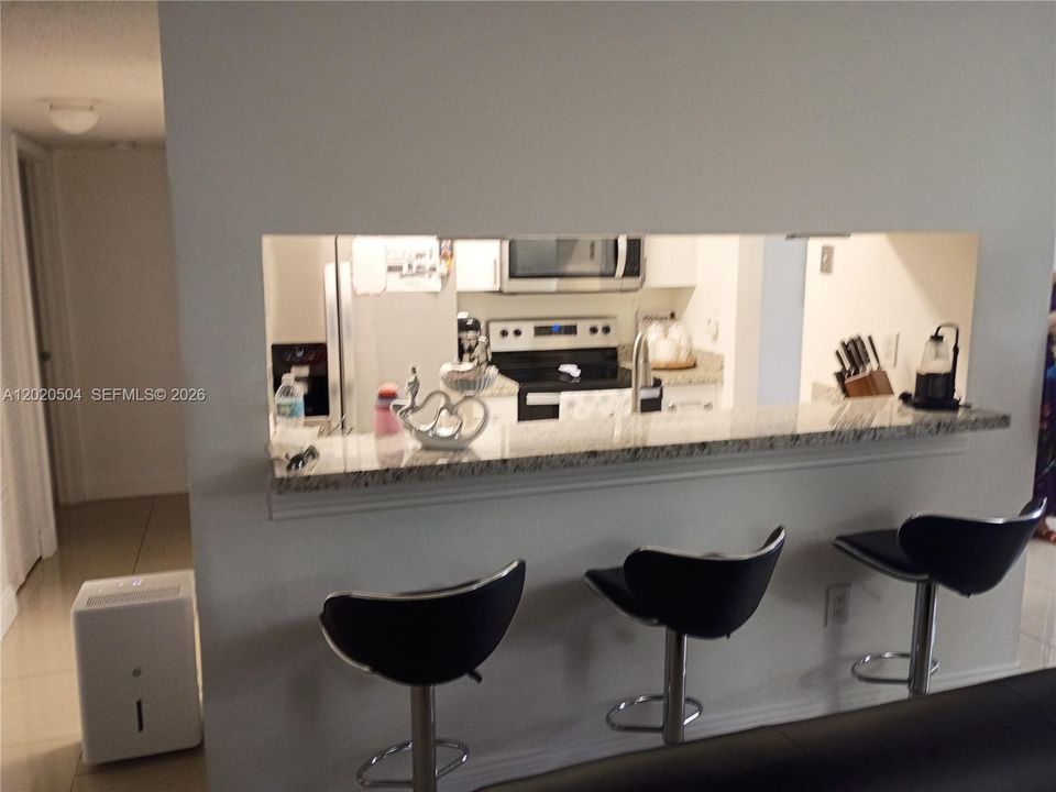 For Sale: $220,000 (2 beds, 2 baths, 1074 Square Feet)