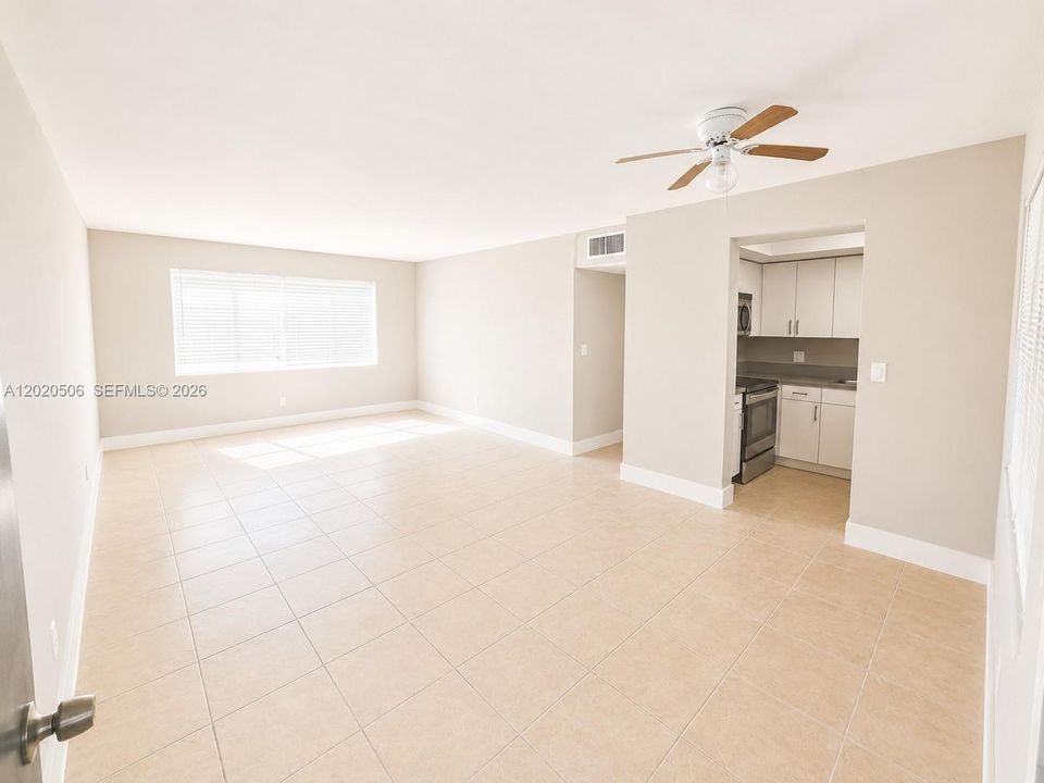 For Sale: $215,000 (2 beds, 2 baths, 1146 Square Feet)