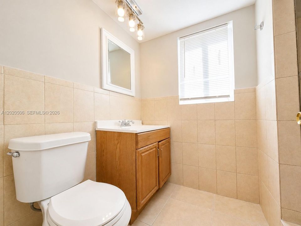 For Sale: $215,000 (2 beds, 2 baths, 1146 Square Feet)