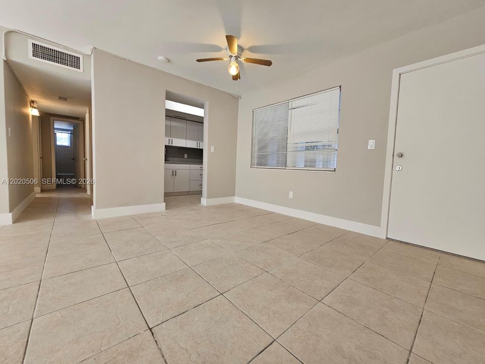 For Sale: $215,000 (2 beds, 2 baths, 1146 Square Feet)