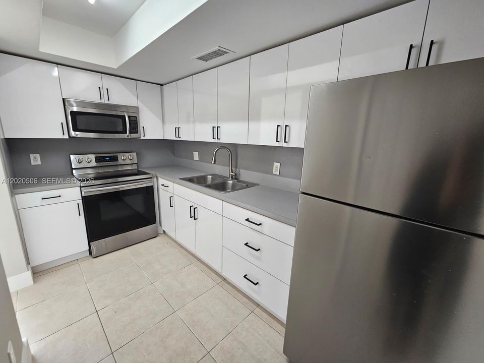 For Sale: $215,000 (2 beds, 2 baths, 1146 Square Feet)
