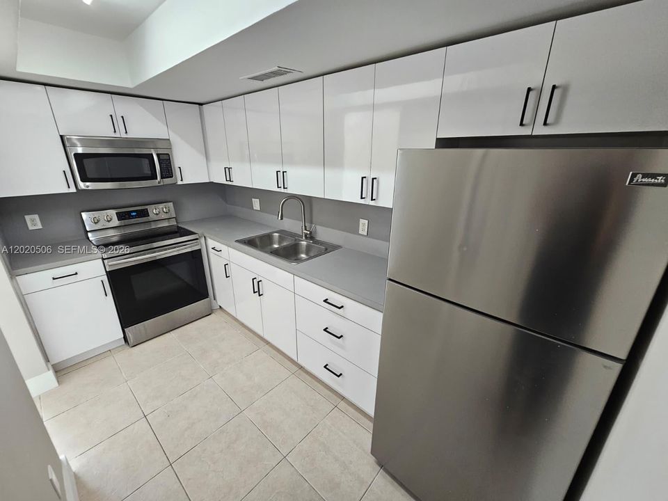 For Sale: $215,000 (2 beds, 2 baths, 1146 Square Feet)