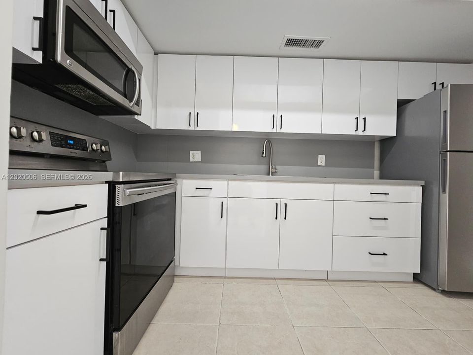 For Sale: $215,000 (2 beds, 2 baths, 1146 Square Feet)