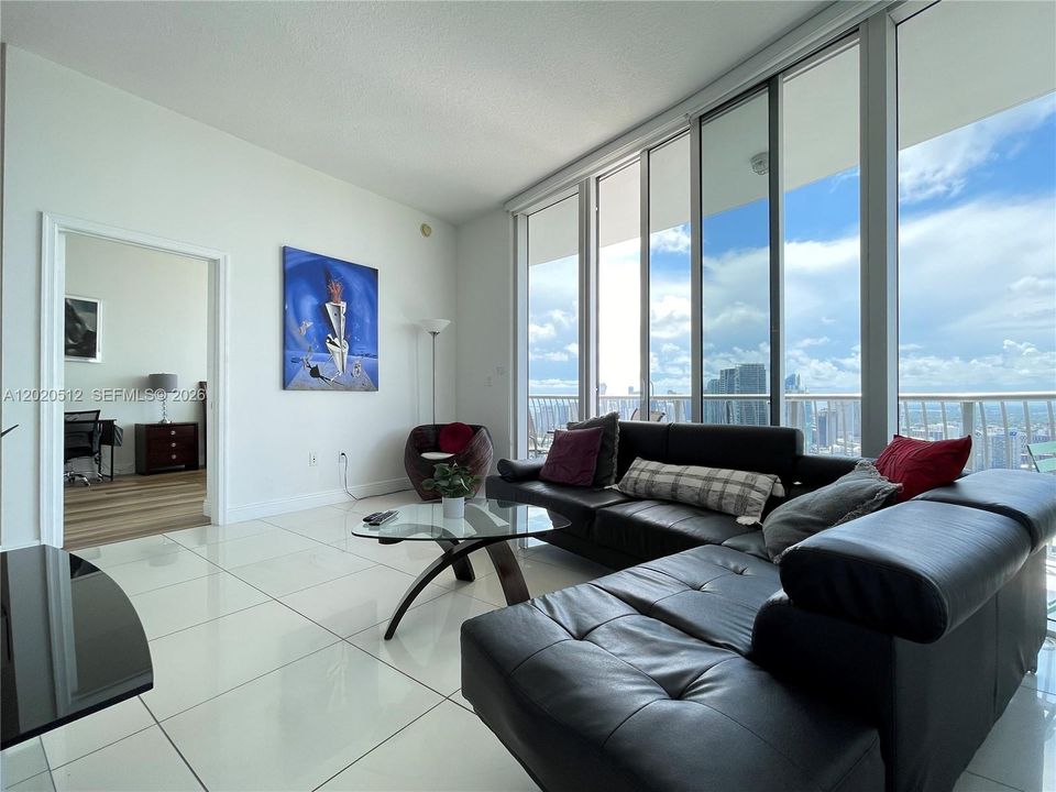 En Venta: $675,000 (2 camas, 2 baños, 1048 Pies cuadrados)