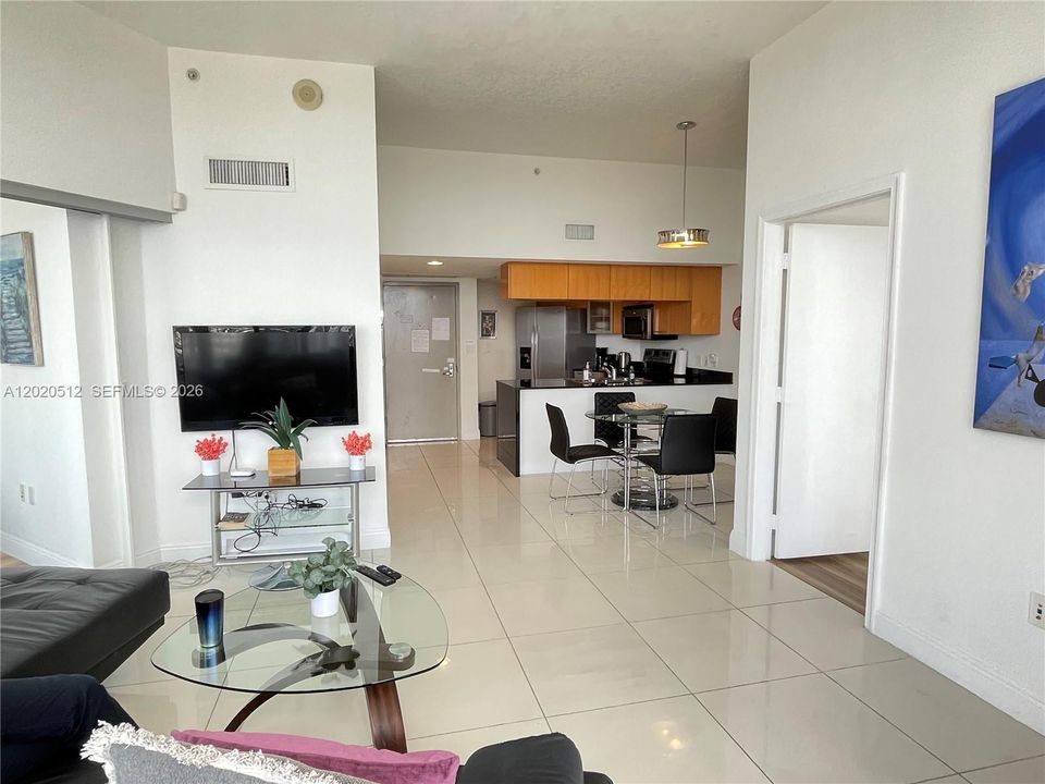 En Venta: $675,000 (2 camas, 2 baños, 1048 Pies cuadrados)