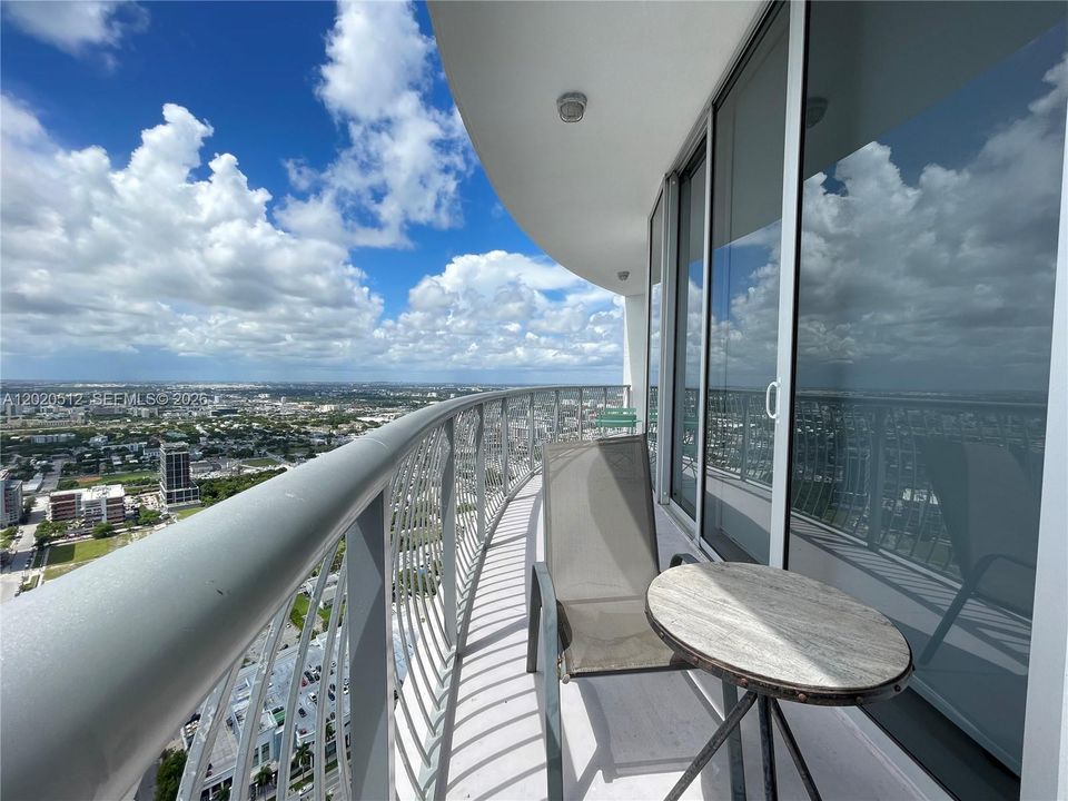 En Venta: $675,000 (2 camas, 2 baños, 1048 Pies cuadrados)