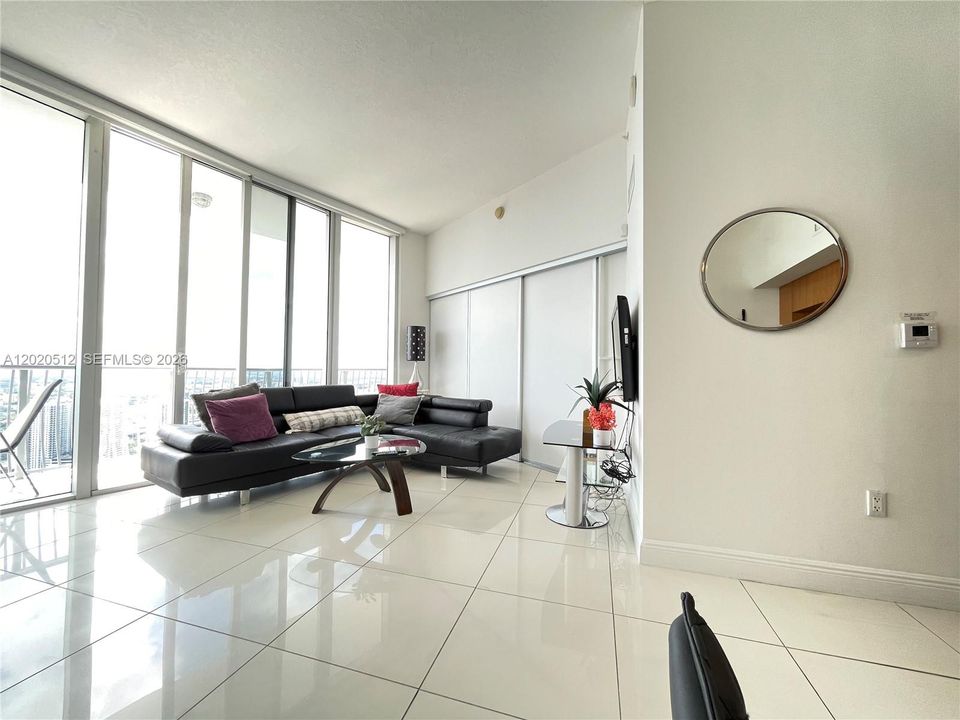 En Venta: $675,000 (2 camas, 2 baños, 1048 Pies cuadrados)