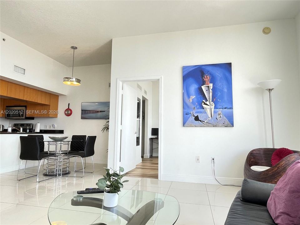En Venta: $675,000 (2 camas, 2 baños, 1048 Pies cuadrados)