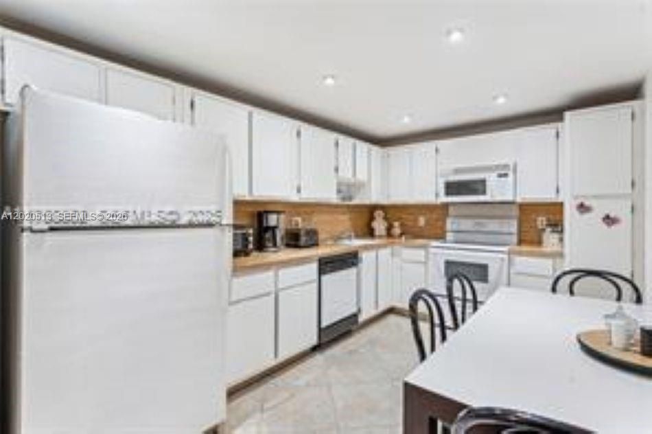For Sale: $400,000 (3 beds, 2 baths, 1716 Square Feet)