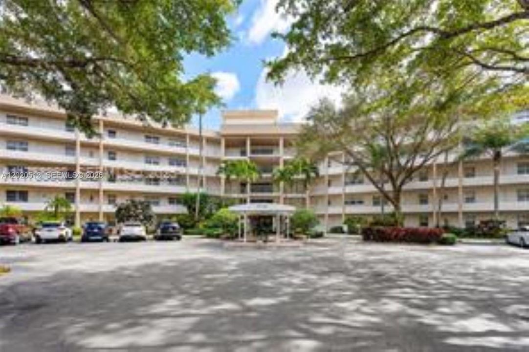 For Sale: $400,000 (3 beds, 2 baths, 1716 Square Feet)