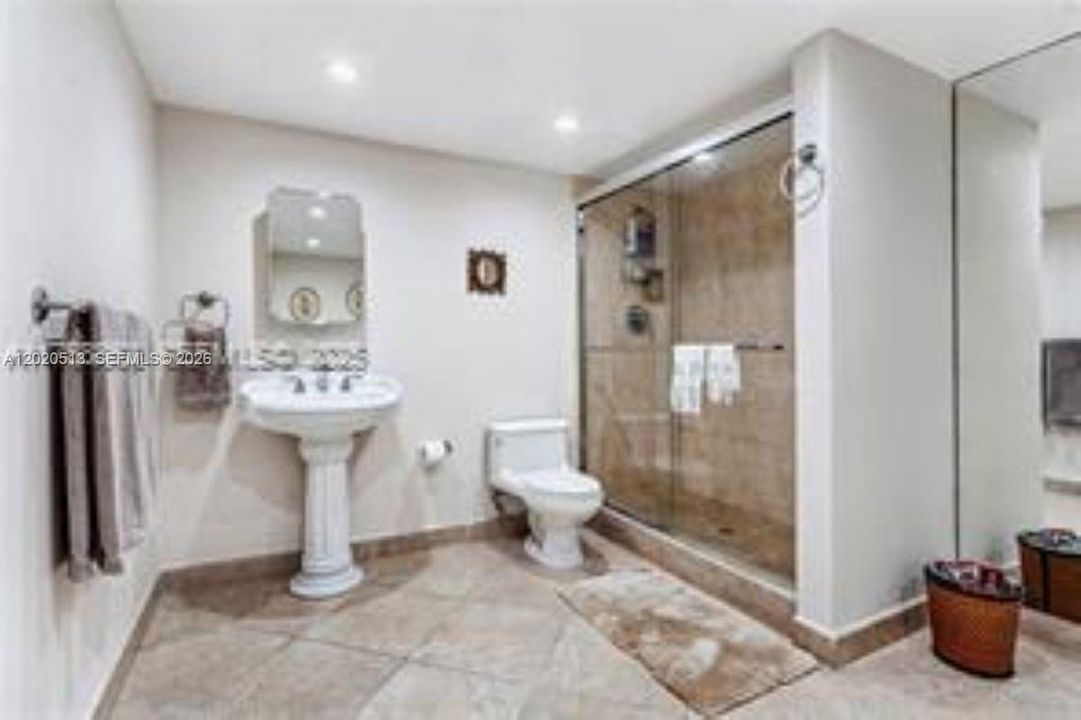 For Sale: $400,000 (3 beds, 2 baths, 1716 Square Feet)