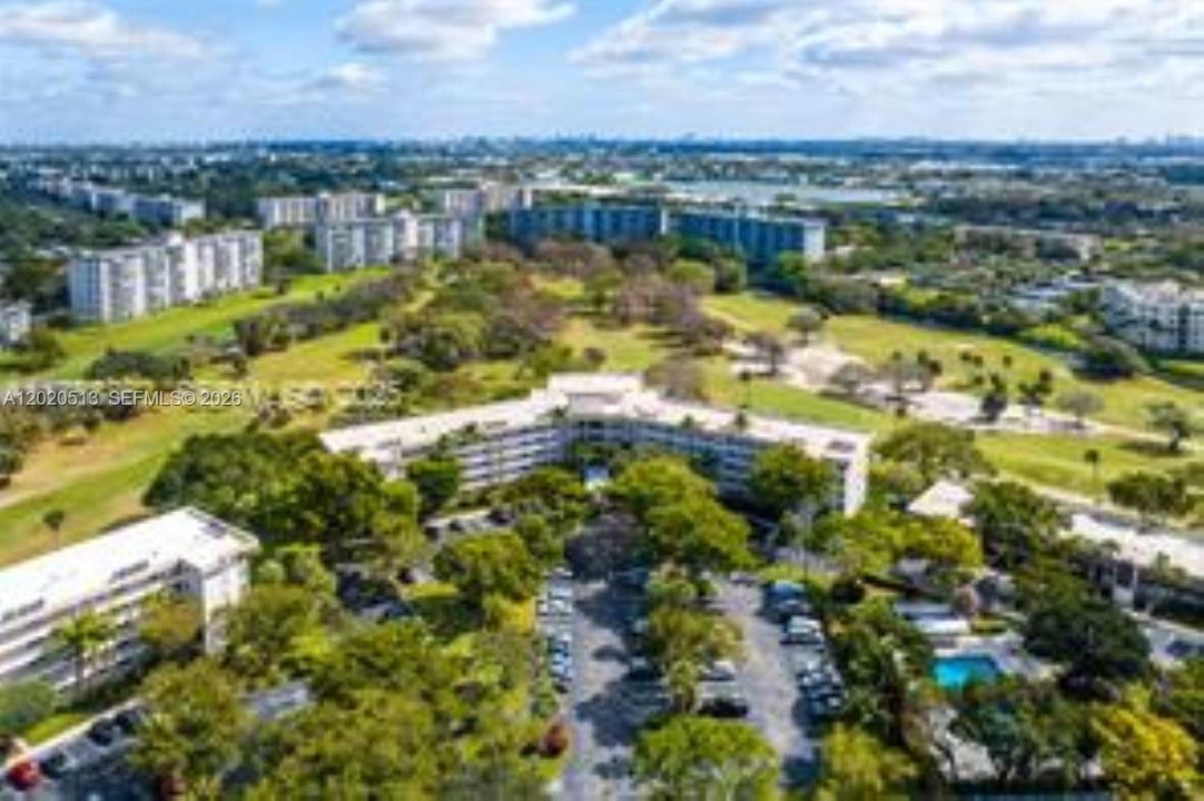 For Sale: $400,000 (3 beds, 2 baths, 1716 Square Feet)