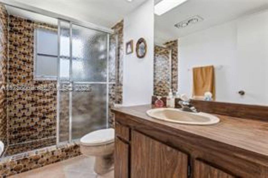 For Sale: $400,000 (3 beds, 2 baths, 1716 Square Feet)