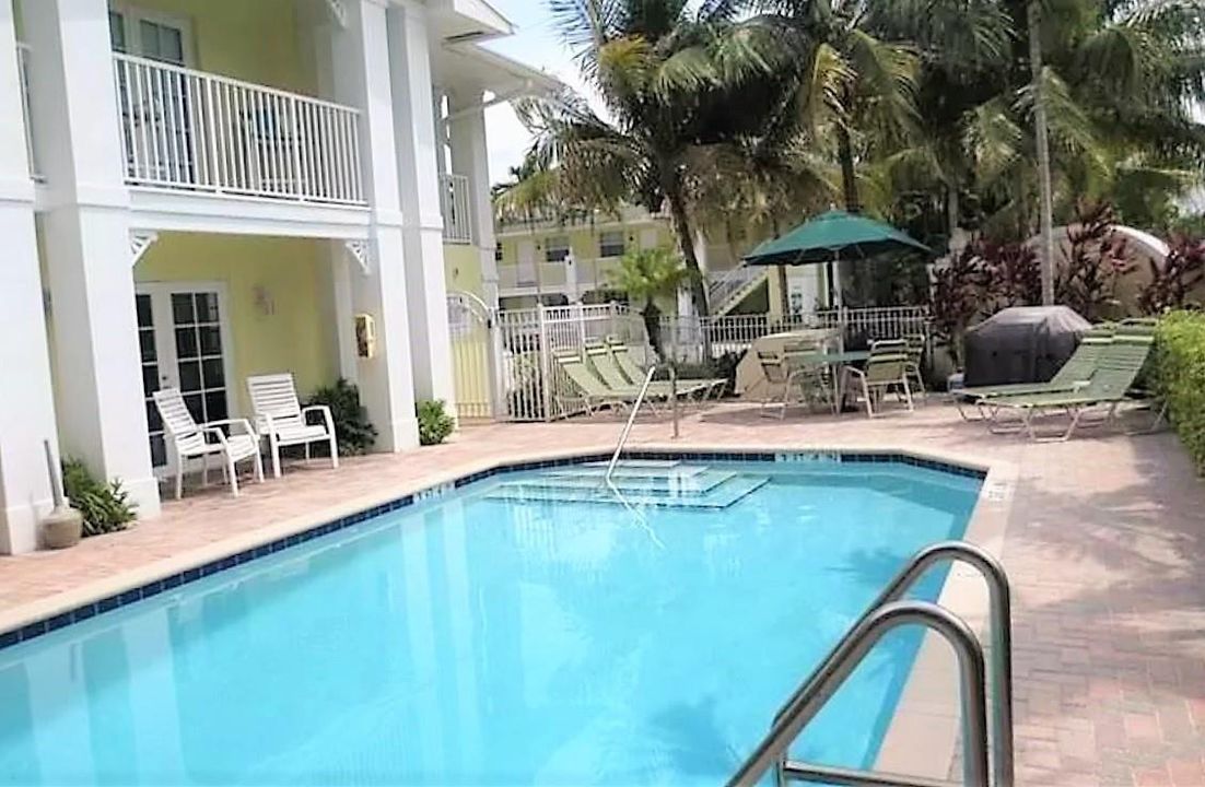 Lovely community pool