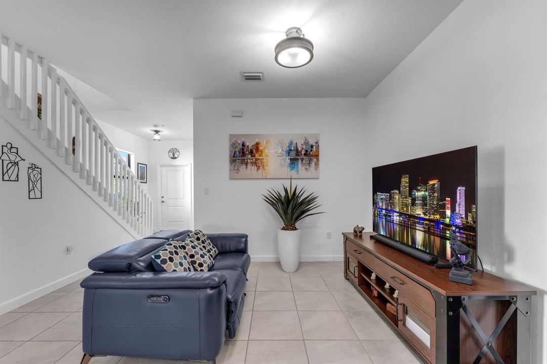 9-web-or-mls-11821SW245th-9