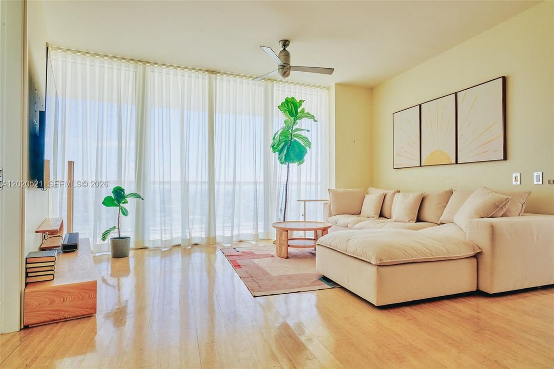 В аренду: $10,500 (2 спален, 2 ванн, 1370 Квадратных фут)