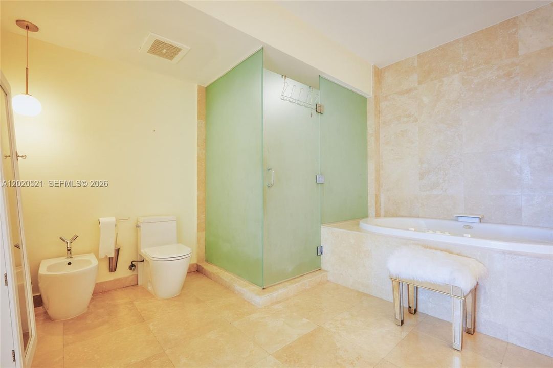 В аренду: $10,500 (2 спален, 2 ванн, 1370 Квадратных фут)