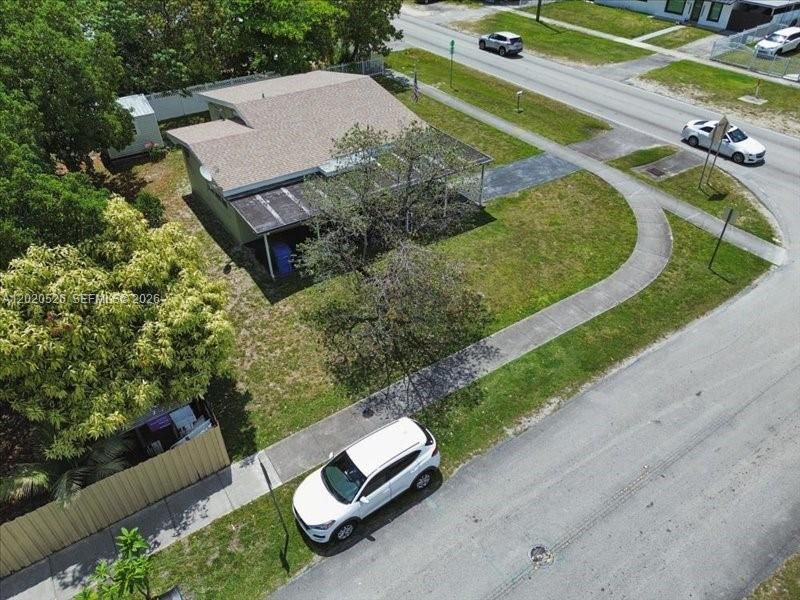 For Sale: $399,999 (3 beds, 1 baths, 1180 Square Feet)