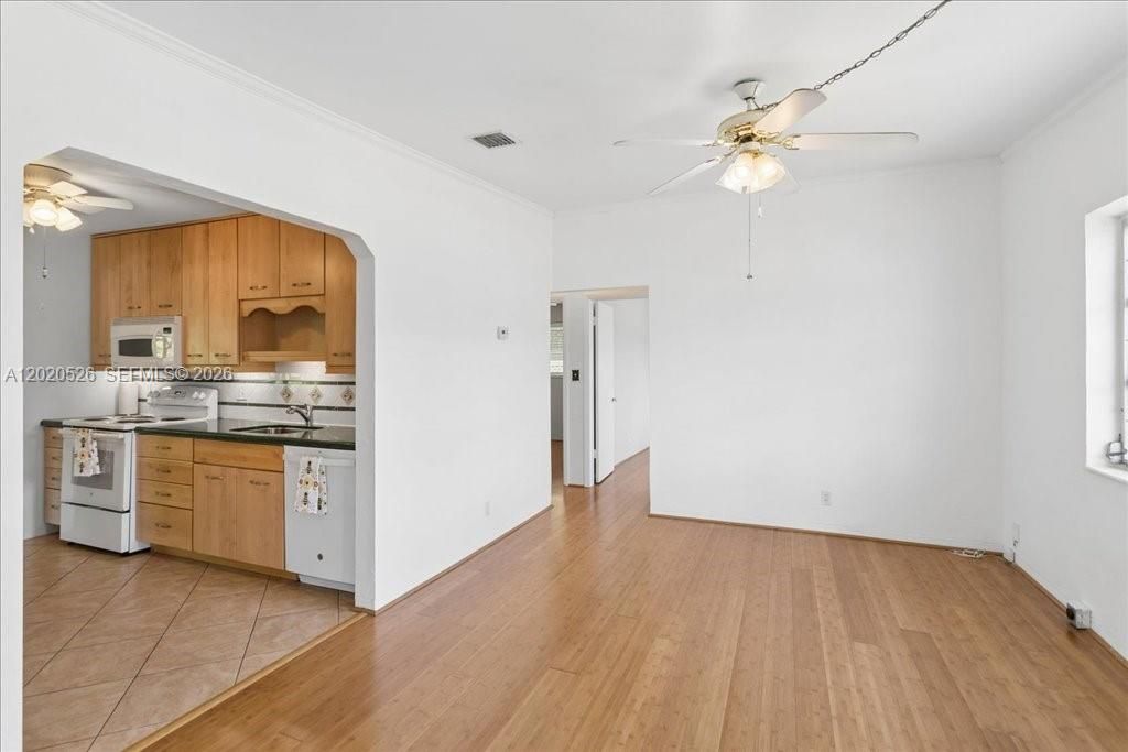 For Sale: $399,999 (3 beds, 1 baths, 1180 Square Feet)