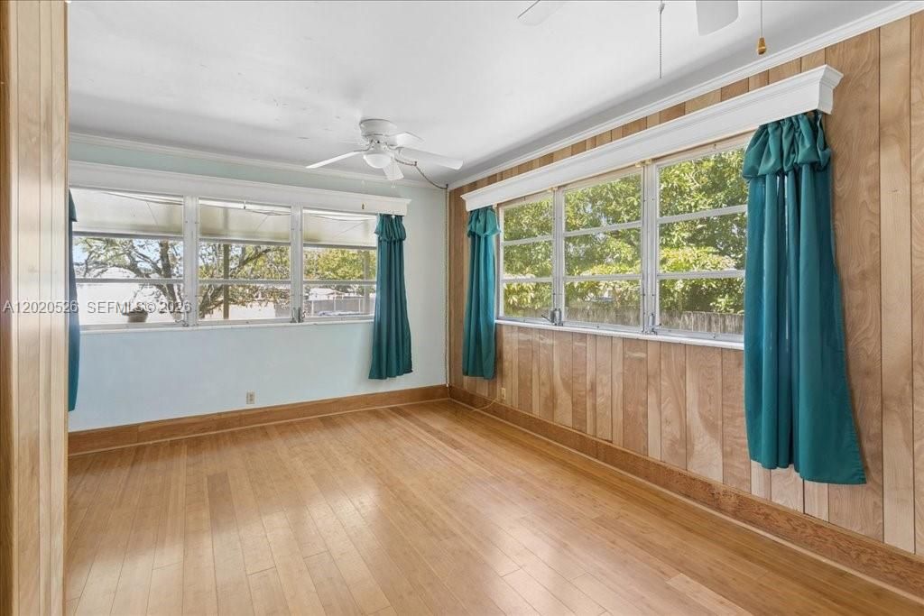 For Sale: $399,999 (3 beds, 1 baths, 1180 Square Feet)