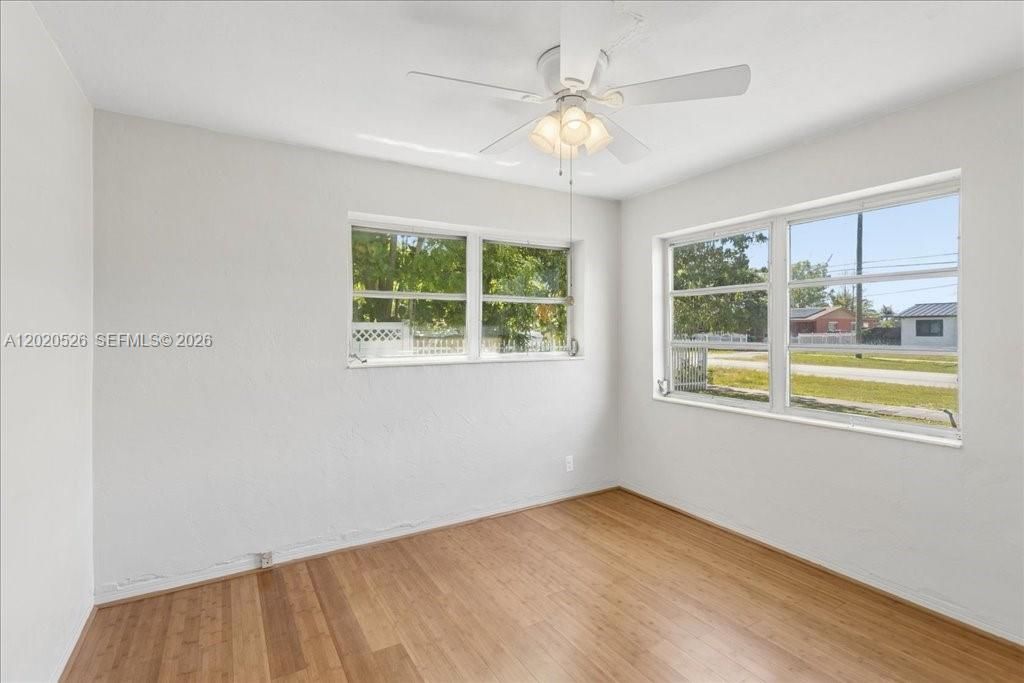 For Sale: $399,999 (3 beds, 1 baths, 1180 Square Feet)