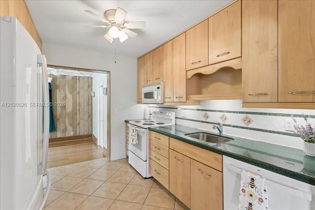 For Sale: $399,999 (3 beds, 1 baths, 1180 Square Feet)