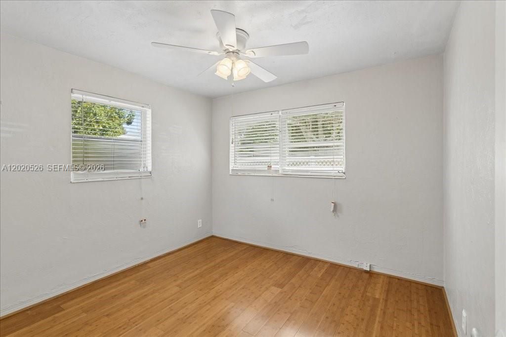 For Sale: $399,999 (3 beds, 1 baths, 1180 Square Feet)