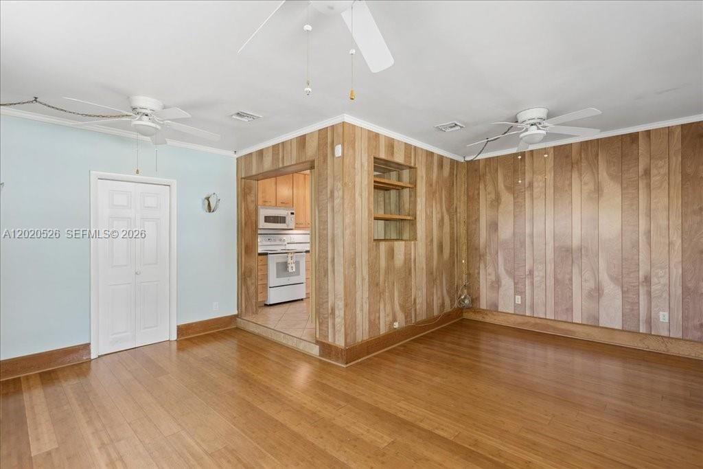 For Sale: $399,999 (3 beds, 1 baths, 1180 Square Feet)