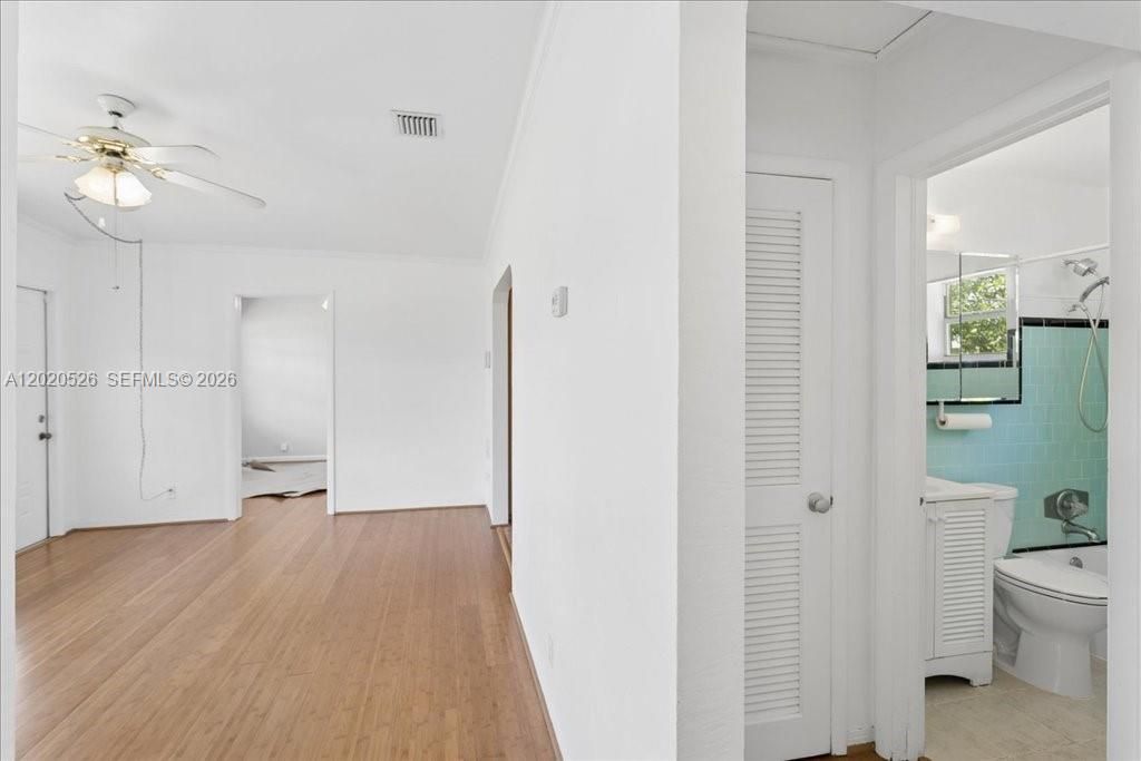 For Sale: $399,999 (3 beds, 1 baths, 1180 Square Feet)