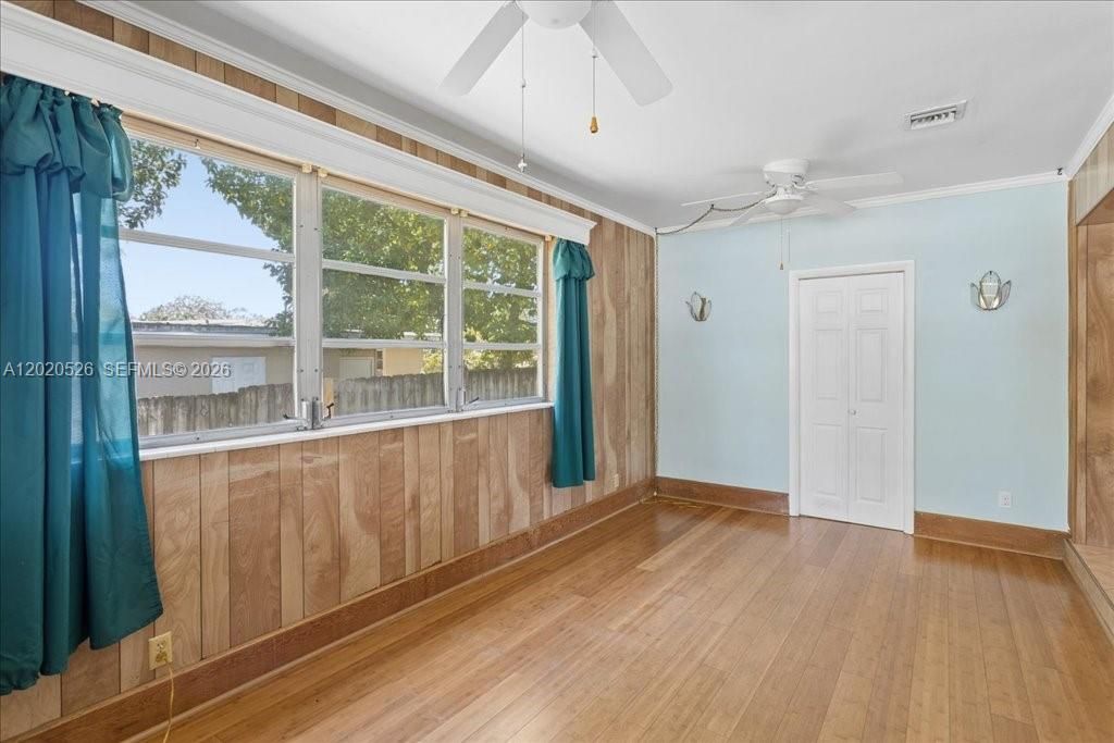 For Sale: $399,999 (3 beds, 1 baths, 1180 Square Feet)