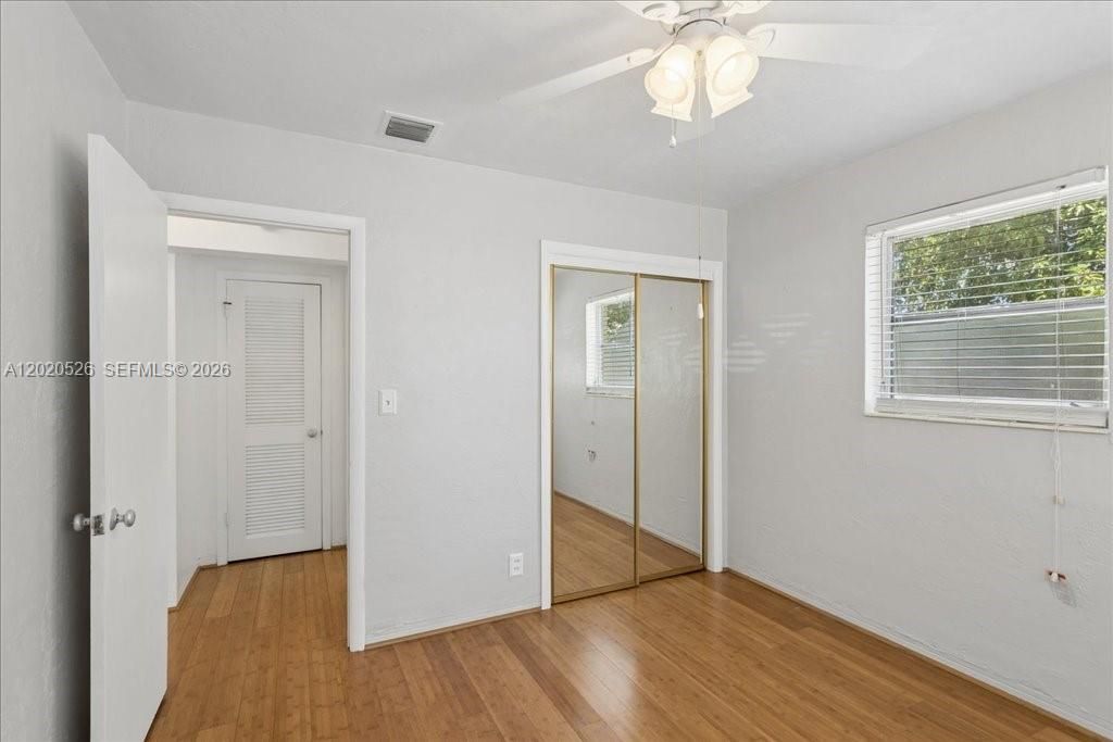 For Sale: $399,999 (3 beds, 1 baths, 1180 Square Feet)