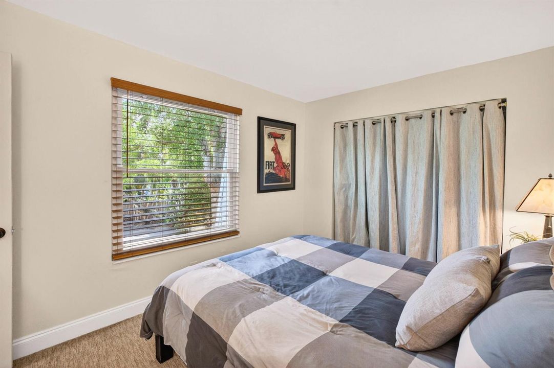 32 Guest Bedroom