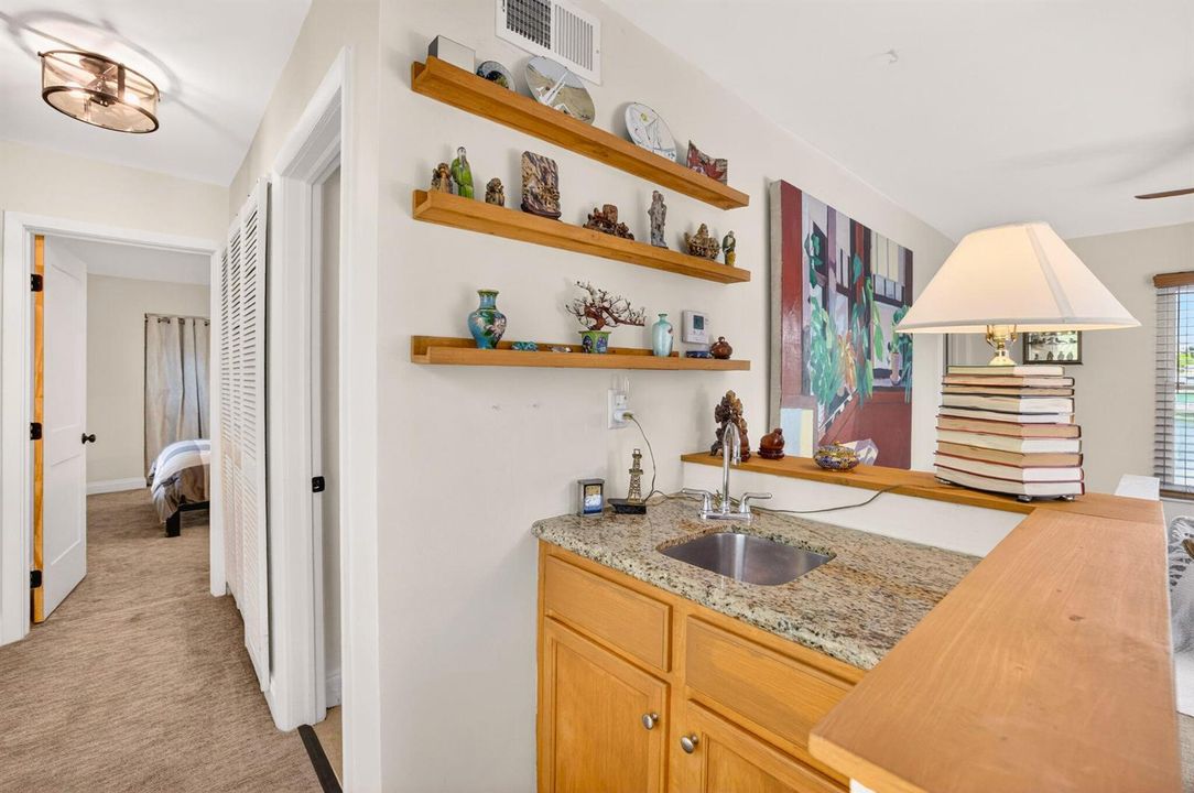30 Loft Wet Bar