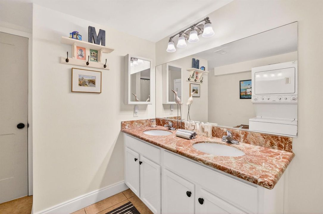 35 Upstairs Bath