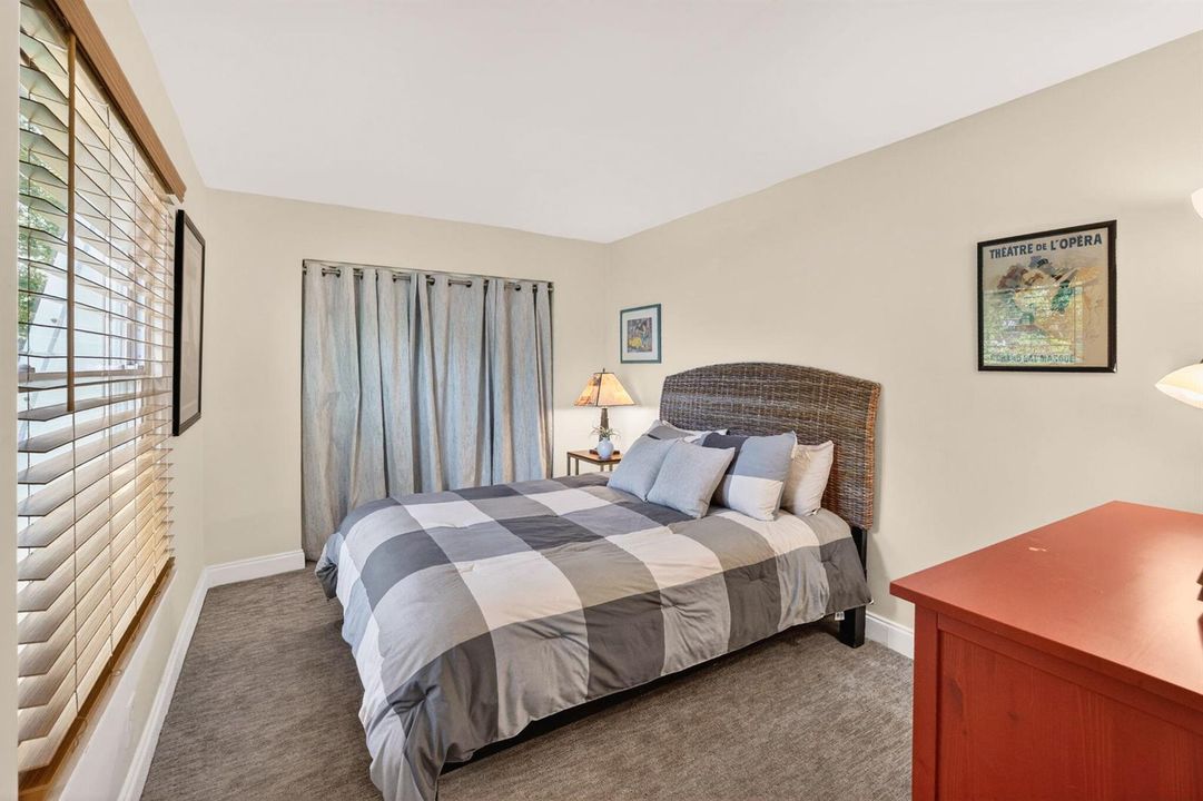 31 Guest Bedroom