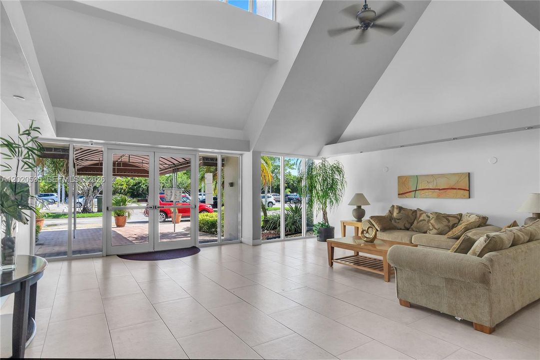 For Rent: $2,200 (1 beds, 1 baths, 845 Square Feet)