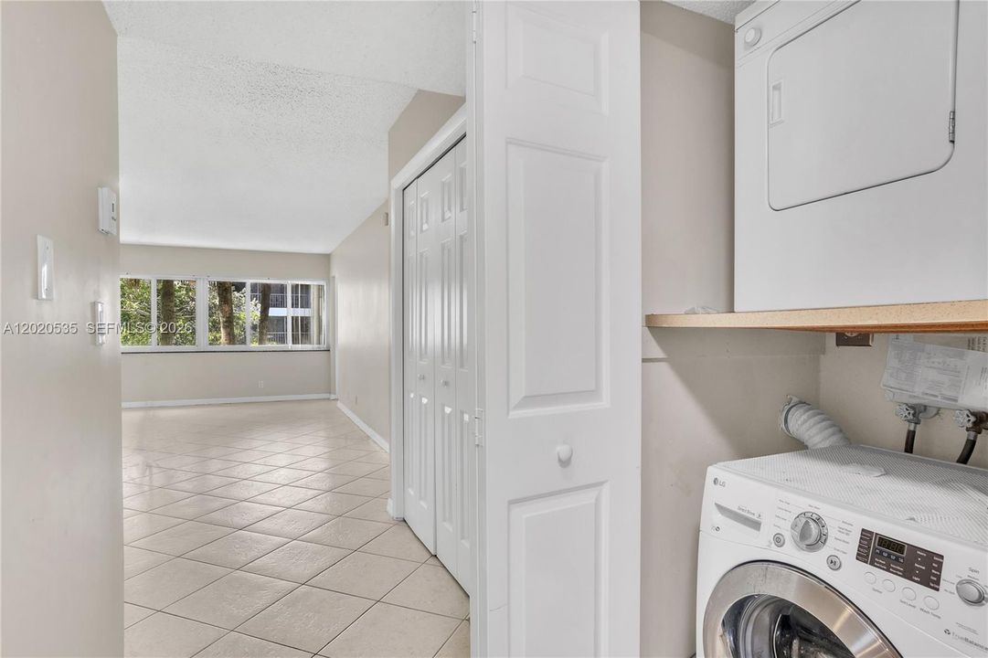 For Rent: $2,200 (1 beds, 1 baths, 845 Square Feet)