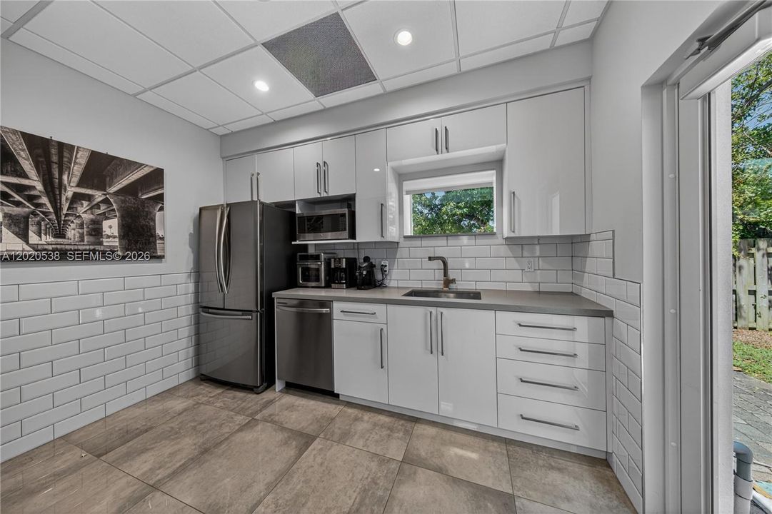 В аренду: $5,900 (0 спален, 0 ванн, 0 Квадратных фут)