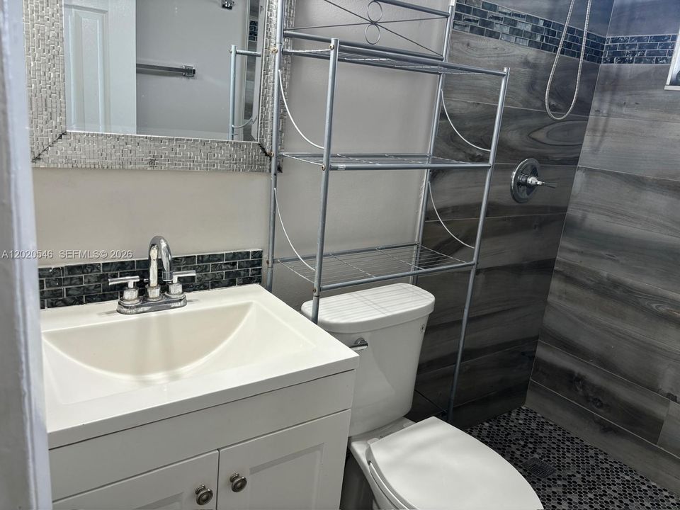 For Sale: $235,000 (3 beds, 2 baths, 950 Square Feet)