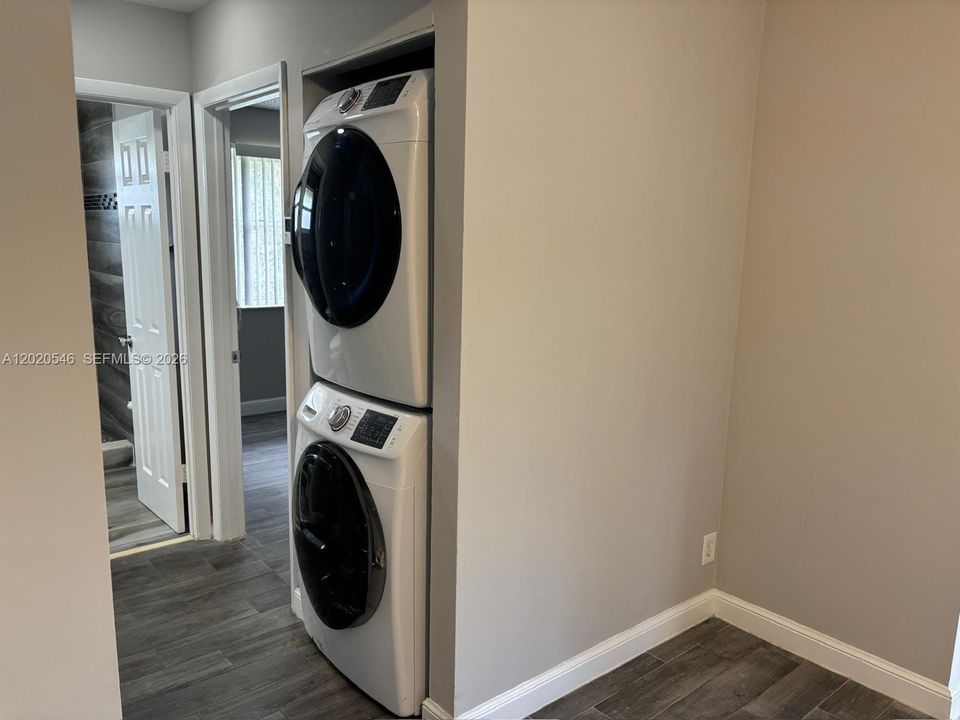 For Sale: $235,000 (3 beds, 2 baths, 950 Square Feet)