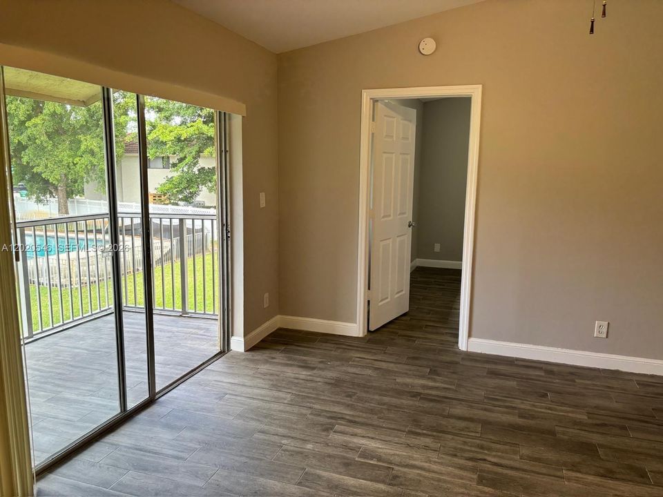 For Sale: $235,000 (3 beds, 2 baths, 950 Square Feet)