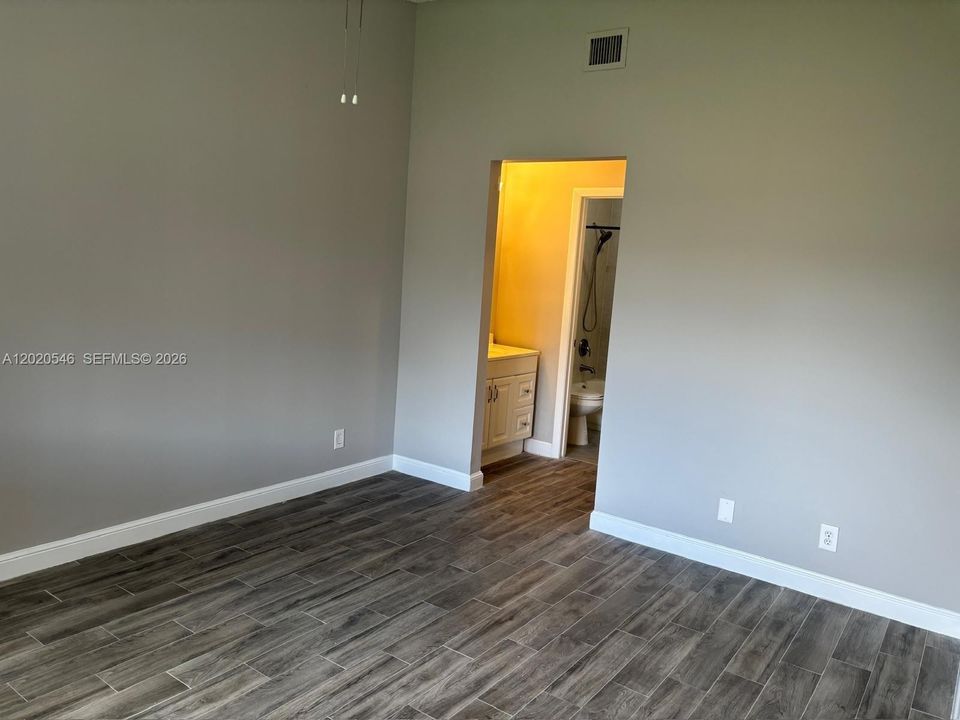 For Sale: $235,000 (3 beds, 2 baths, 950 Square Feet)