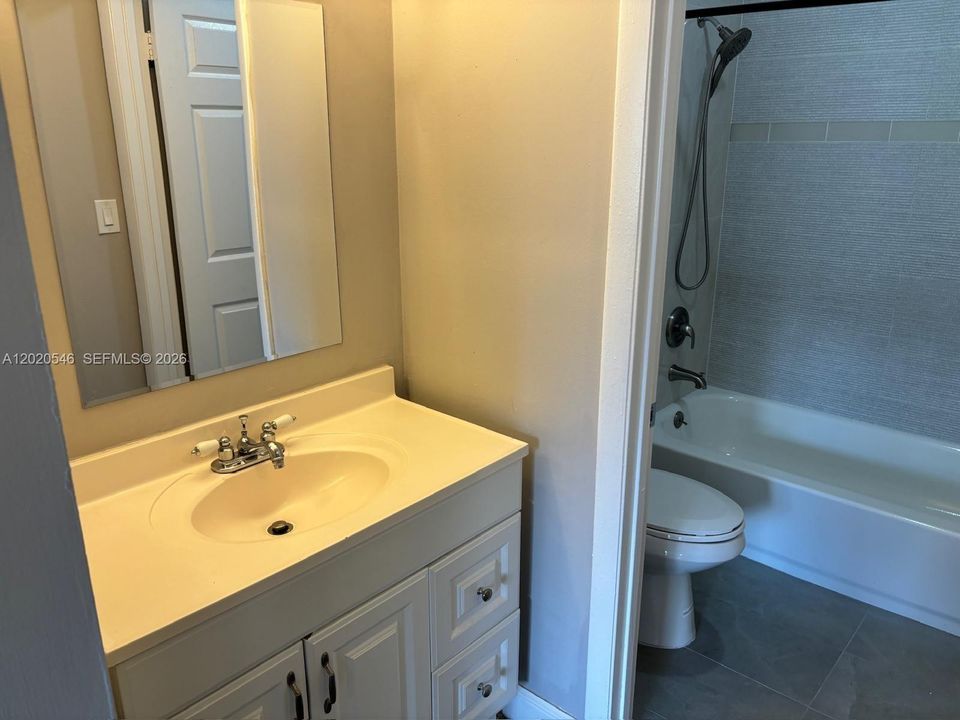 For Sale: $235,000 (3 beds, 2 baths, 950 Square Feet)