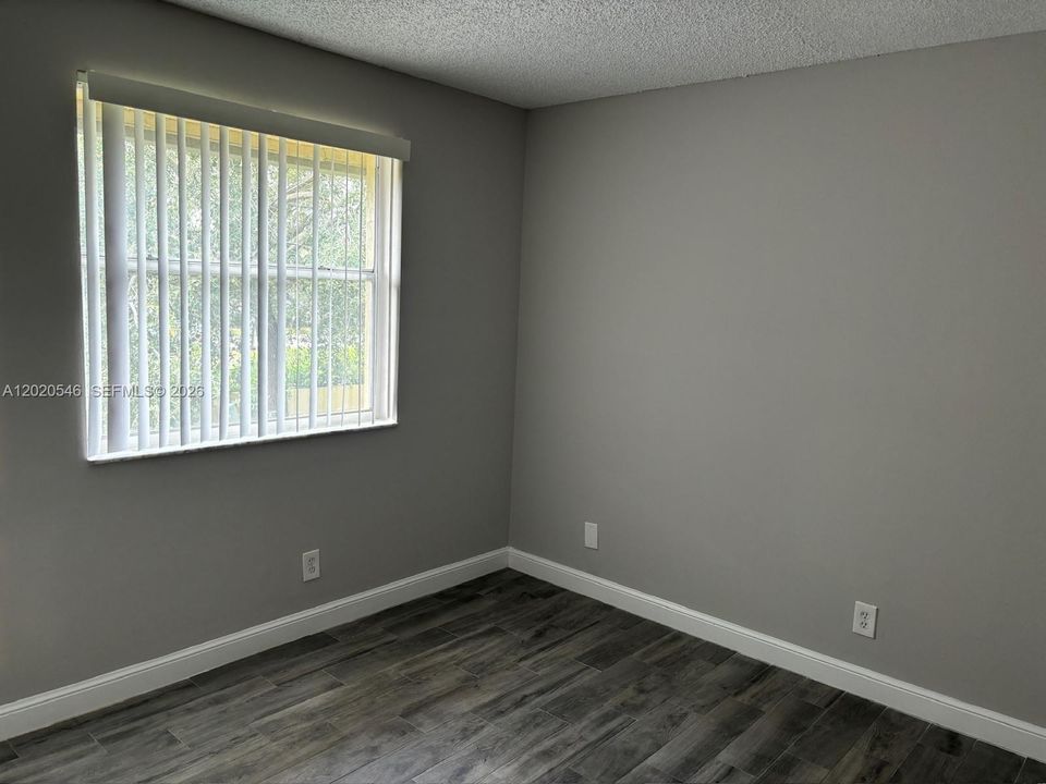For Sale: $235,000 (3 beds, 2 baths, 950 Square Feet)