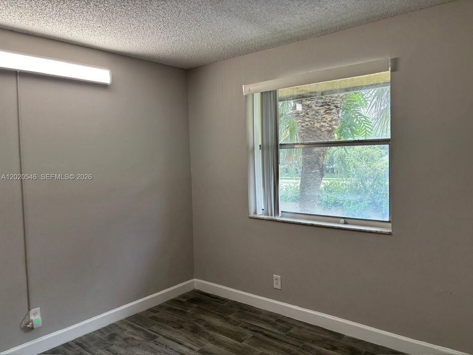 For Sale: $235,000 (3 beds, 2 baths, 950 Square Feet)