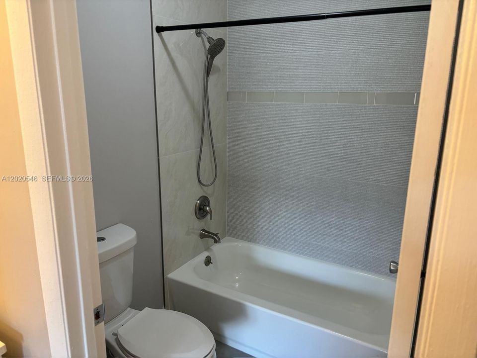 For Sale: $235,000 (3 beds, 2 baths, 950 Square Feet)