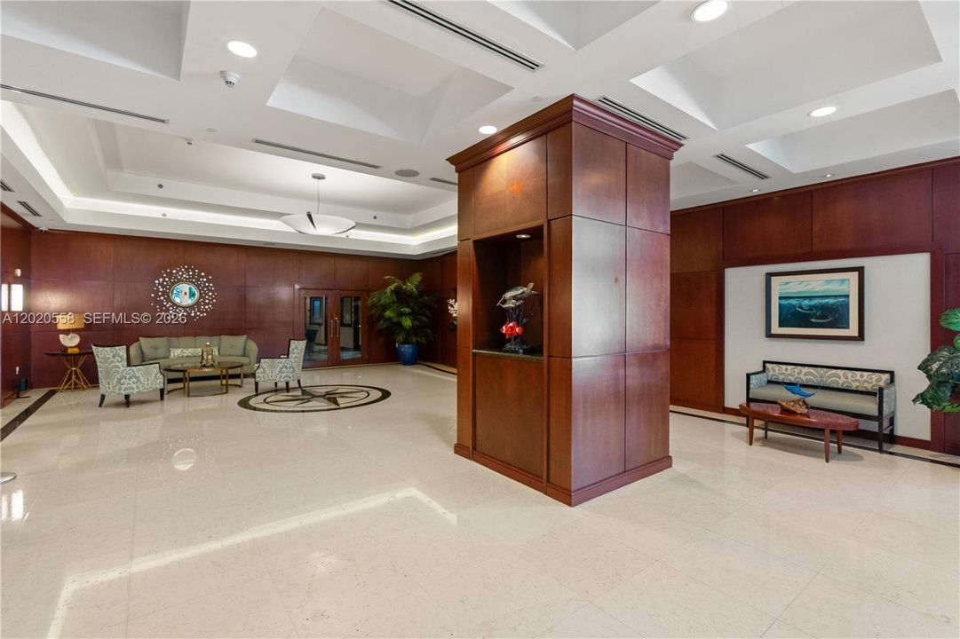 合同活跃: $725,000 (2 贝兹, 2 浴室, 1565 平方英尺)