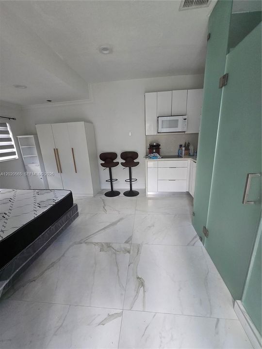 В аренду: $1,500 (0 спален, 1 ванн, 400 Квадратных фут)