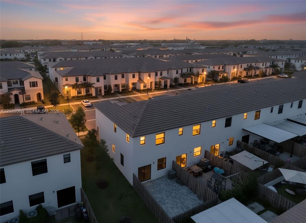 En Venta: $415,000 (3 camas, 2 baños, 1393 Pies cuadrados)