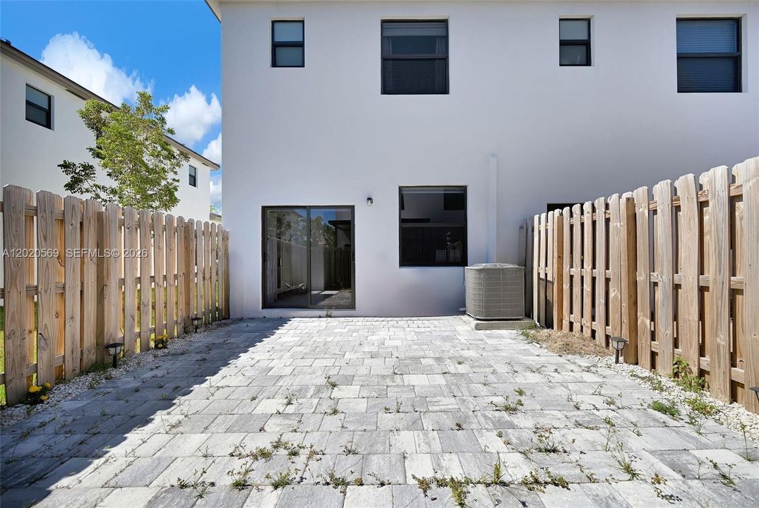 En Venta: $415,000 (3 camas, 2 baños, 1393 Pies cuadrados)
